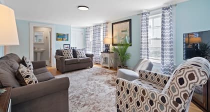 Main St Location | Pets, Fenced Side Yard | Walk to Church Landing, Lake Winnipesaukee and Shops in minutes | BankNH Pavilion