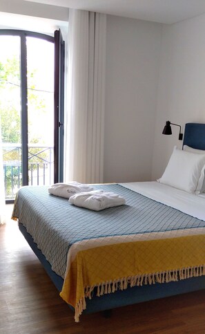 1 quarto, cofres nos quartos, cortinas blackout, quartos à prova de som