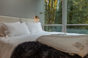 Desk, WiFi, bed sheets - Sea Containers-Hot Tub/Steam/Sauna/Cold Plunge (Index)