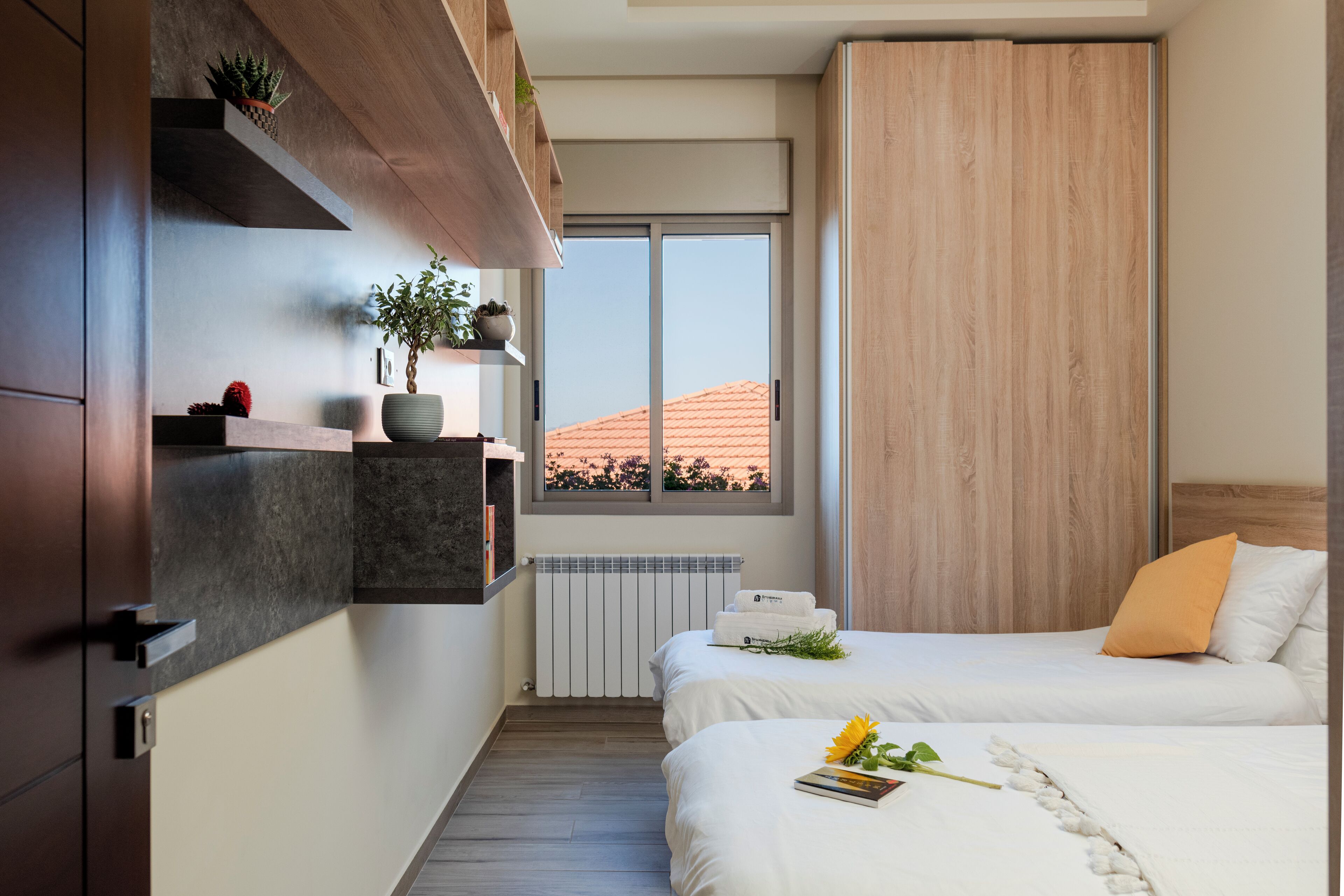 3 soverom, skrivebord, strykejern/-brett og wi-fi (inkludert)