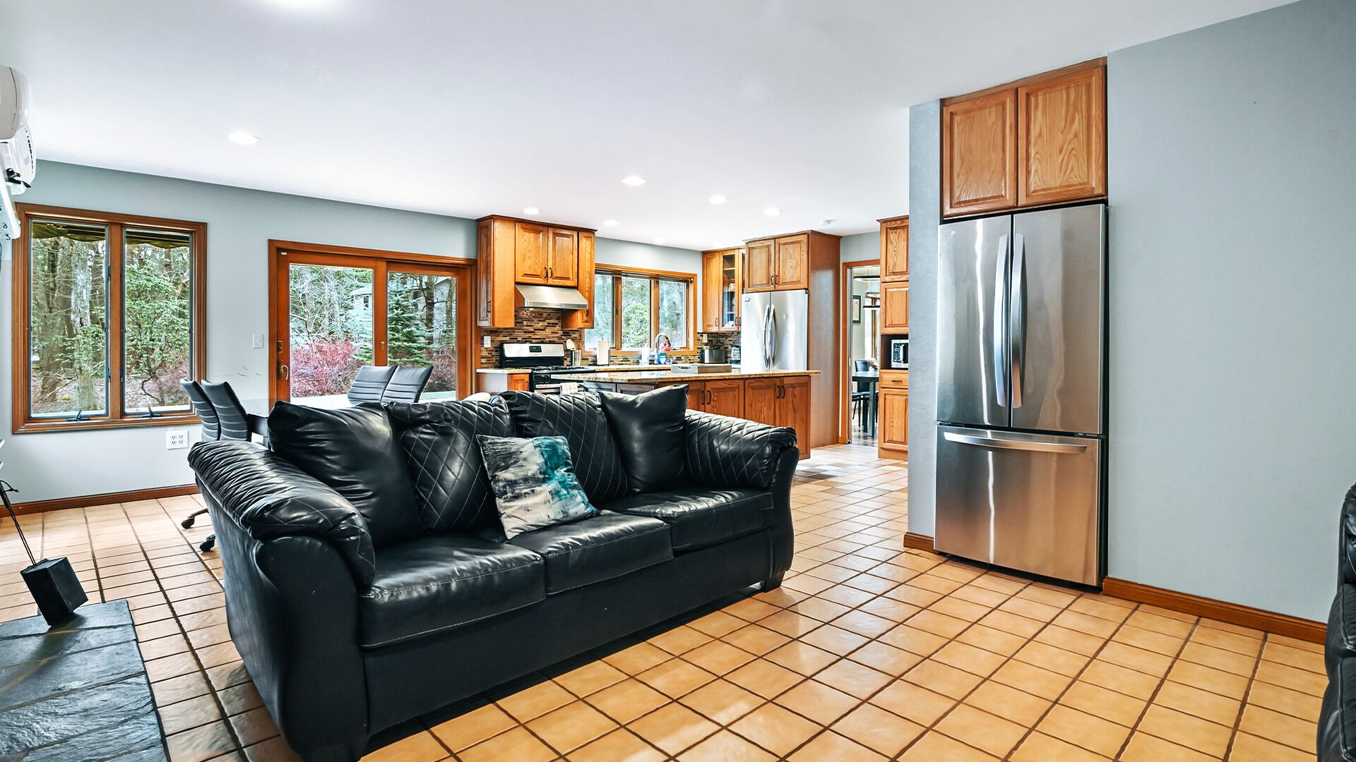 Poconos Breezy Paradise Cabin: Lakeview Retreat