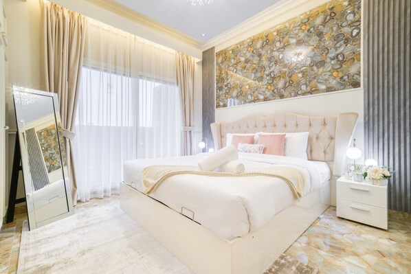 2 多间卧室、客房内保险箱、熨斗/熨衣板、免费 WiFi