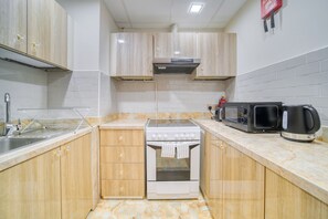 冰箱、微波炉、烤箱、电热水壶