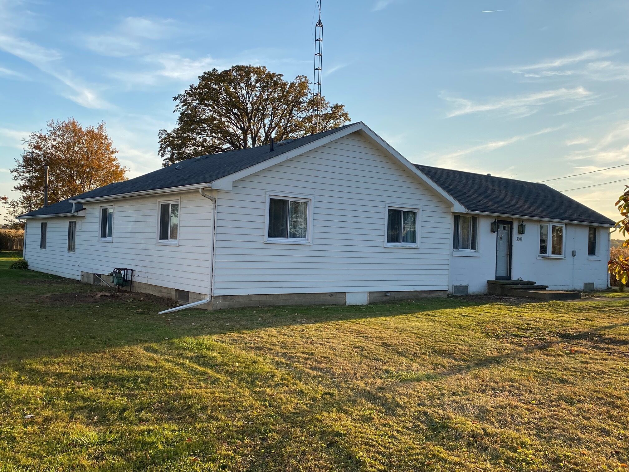 Lake Erie Home near Lake Erie with boat parking.
