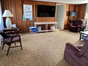 Smart TV, table tennis, books, stereo