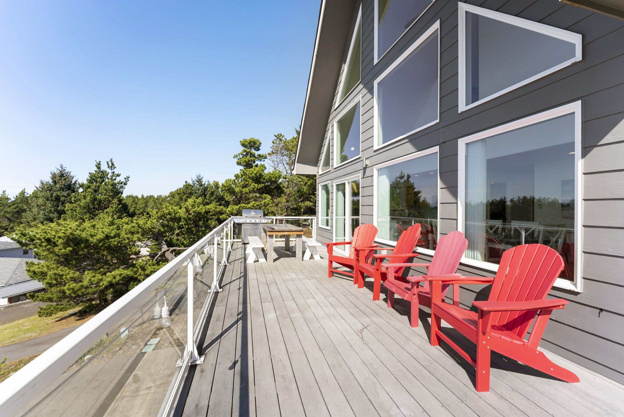 *NEW Owner* Walk to Beach. Pets welcome. Sleeps 10