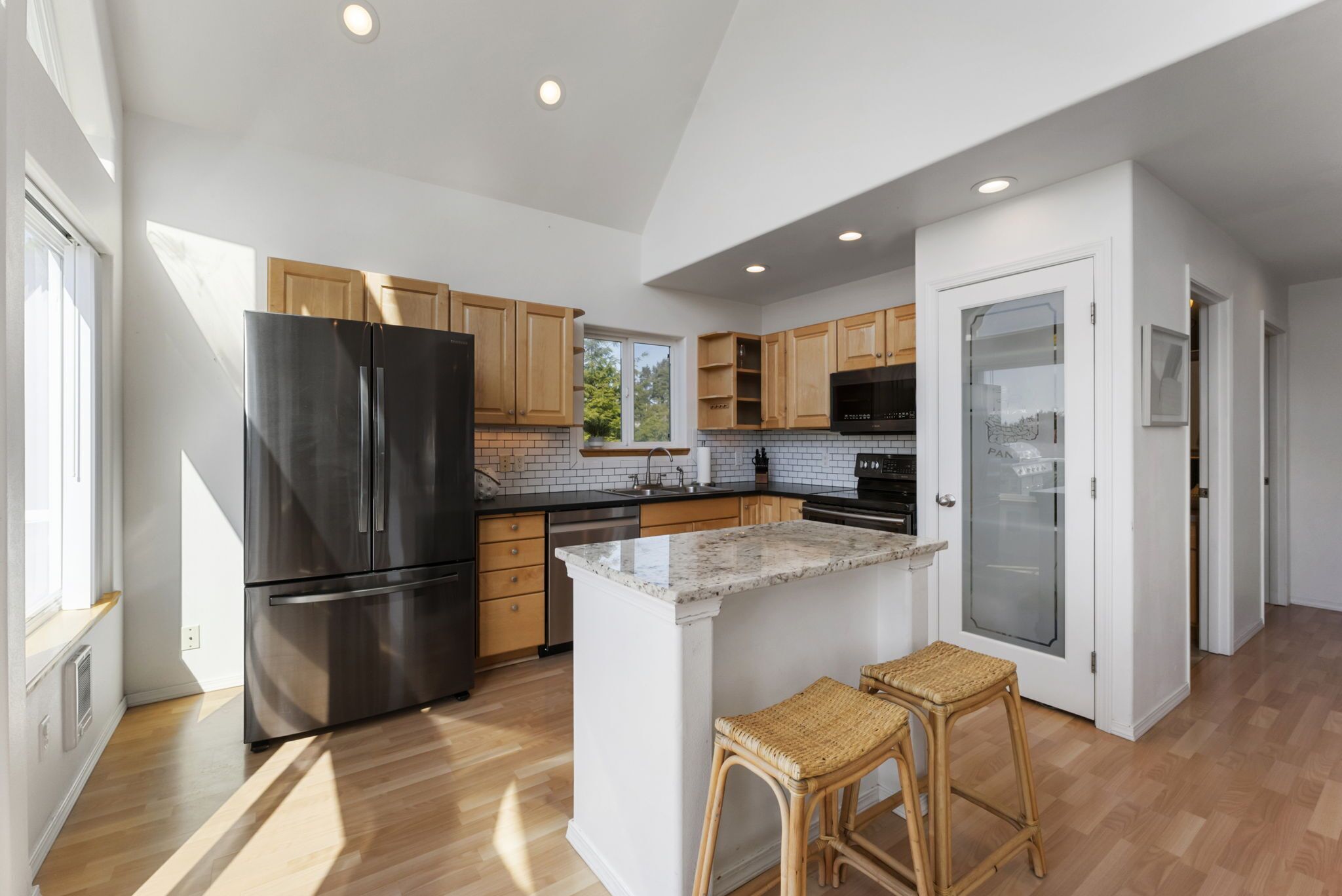 *NEW Owner* Walk to Beach. Pets welcome. Sleeps 10