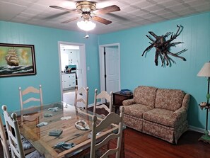 Leilighet – basic | Spiseområde på rommet