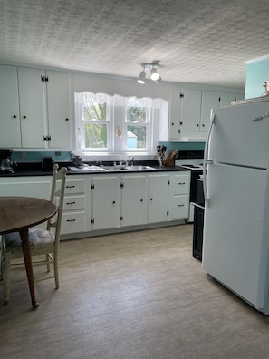 Basic Apartment | Private kitchen