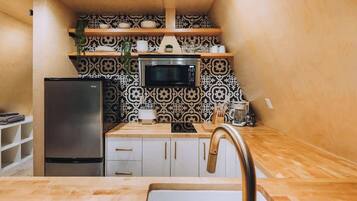 Kylskåp, mikrovågsugn, ugn och brödrost