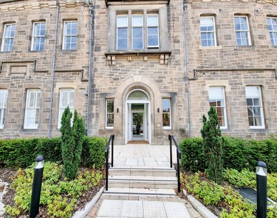 Unique Victorian Apartment in Edinburgh