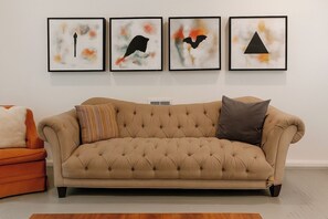 House (6 Bedrooms) | Front of property