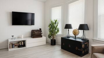 House (4 Bedrooms) | Front of property