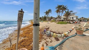A beach with a lighthouse, palm trees, and a sandy shore. - 1BR Getaway by Dania & Hollywood Beach (Hollywood)