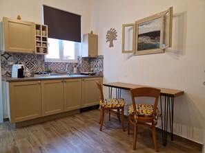 Fridge, stovetop, coffee/tea maker, electric kettle