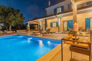 Outdoor pool, a heated pool