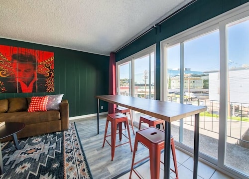 Downtown Austin & UT Vibes, All In One!