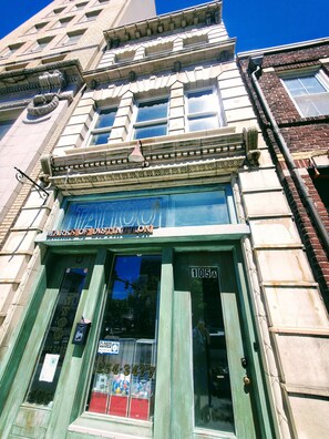 Exterior detail - Corner of Market & Front St. Renovated TOP FLOOR. Bridgeview. Renovated. (Wilmington)