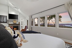 5 bedrooms, iron/ironing board, travel crib, free WiFi