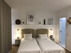 3 bedrooms, travel crib, free WiFi, bed sheets - Beautiful Villa with private pool (Faro)