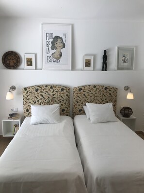 3 bedrooms, travel cot, free WiFi, bed sheets