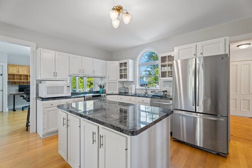 Stunner close to Cornell, Cortland, Finger Lakes! Spread out on 3 acres!