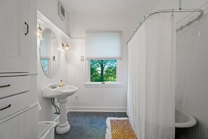 Dusche, Haartrockner, Bidet, Handtücher