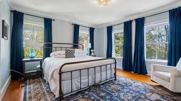 4 bedrooms, desk, iron/ironing board, travel cot