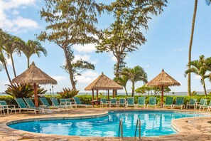 室外游泳池，恒温泳池