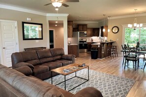 Smart-TV, peis, videospill og bøker