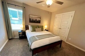 3 soveværelser, skrivebord, strygejern/strygebræt, weekendseng