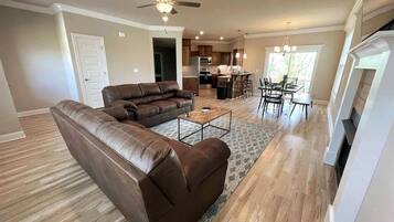 Smart-TV, peis, videospill og bøker