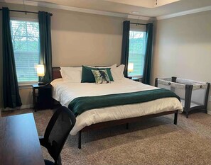 3 bedrooms, desk, iron/ironing board, travel crib