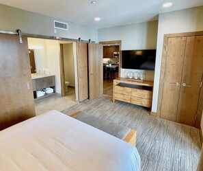 4 bedrooms, in-room safe, desk, iron/ironing board - XMAS WEEK Ultimate High Floor Upslope Facing Ski-In-Out 2,600sf 4BR,5BA (Breckenridge)