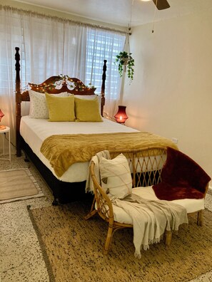 1 bedroom, bed sheets