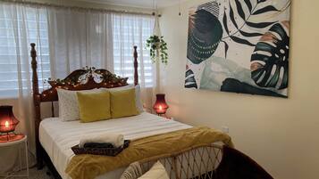 1 bedroom, bed sheets