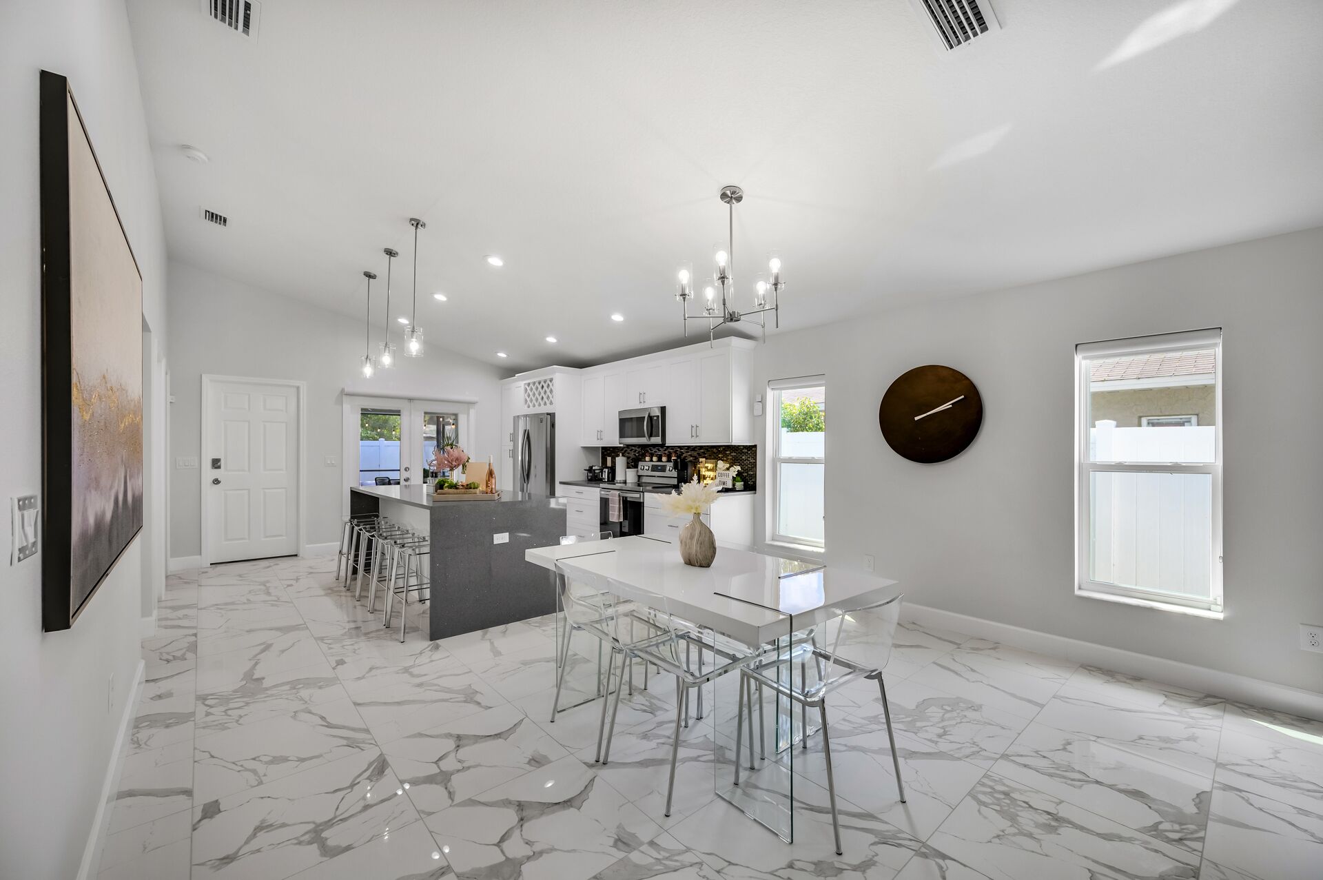 Modern home with hot tub in heart of Tampa