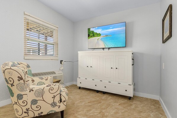 Interior - 1-Bedroom Condo with Waterview Patio Starfish - Welcome to our newly renovated one-bedroom condo! (Matlacha Isles-Matlacha Shores)