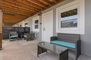 Terrace/patio - 1-Bedroom Condo with Waterview Patio Starfish - Welcome to our newly renovated one-bedroom condo! (Matlacha Isles-Matlacha Shores)
