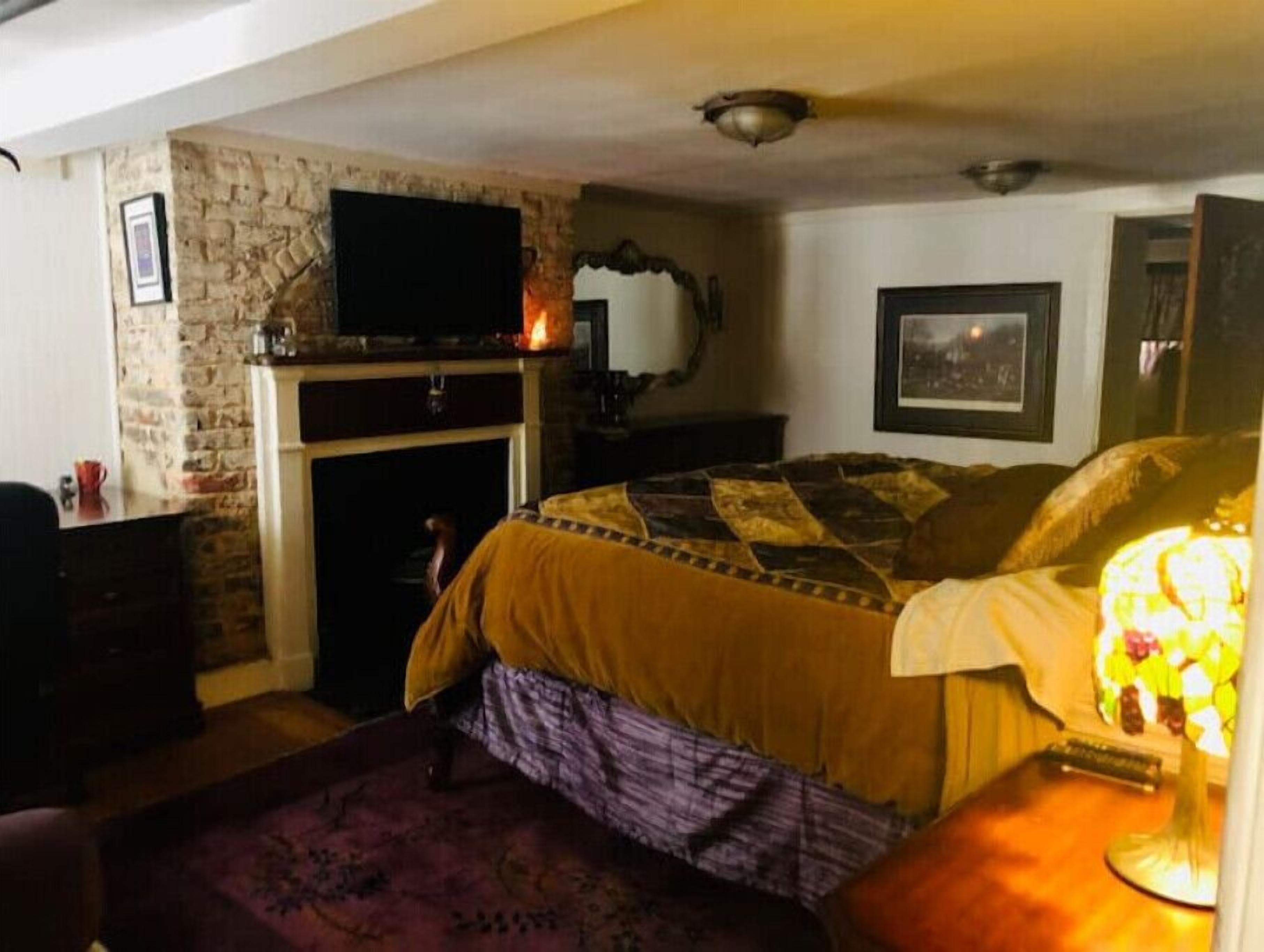 1 habitación, escritorio, tabla de planchar con plancha y wifi gratis 