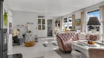Smart-tv, eldstad och dvd-spelare