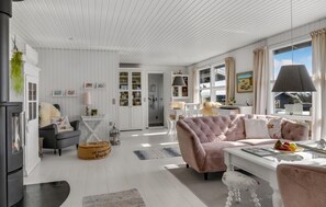 Téléviseur connecté, foyer, lecteur de DVD