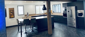 Spacious and quiet house - Private swimming pool