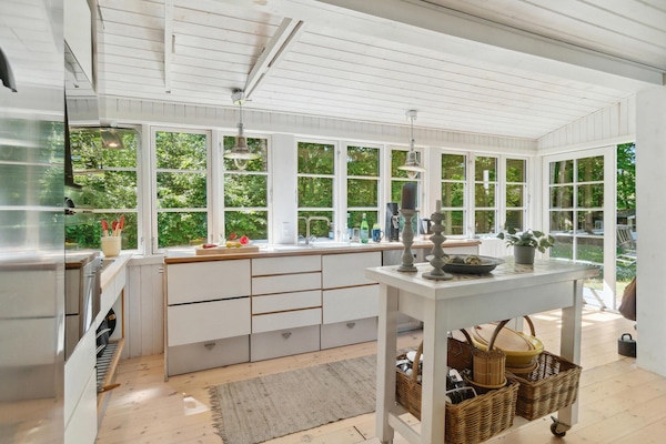 Kjøleskap, ovn, kokeplater og oppvaskmaskin