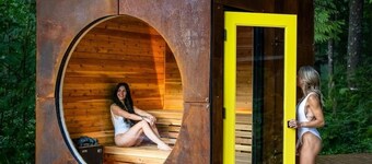 Persis tiny cabin. amazing outdoor shower.