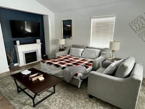 Smart TV, fireplace