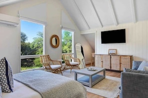 5 habitaciones, tabla de planchar con plancha y cuna de viaje