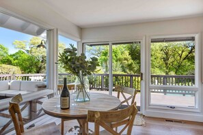 Outdoor dining - Luxury Vineyard Creek Ranch Sonoma (Sonoma)