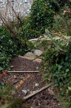 Property grounds - Tire Swing · O'Neill Cabin - a rustic reclaimed retreat (Index)