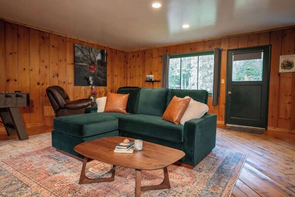 TV - Tire Swing · O'Neill Cabin - a rustic reclaimed retreat (Index)